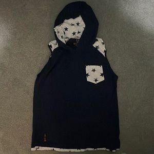 Men’s Quilted Giraffe Sleeveless Hooded T-Shirt; Size Medium